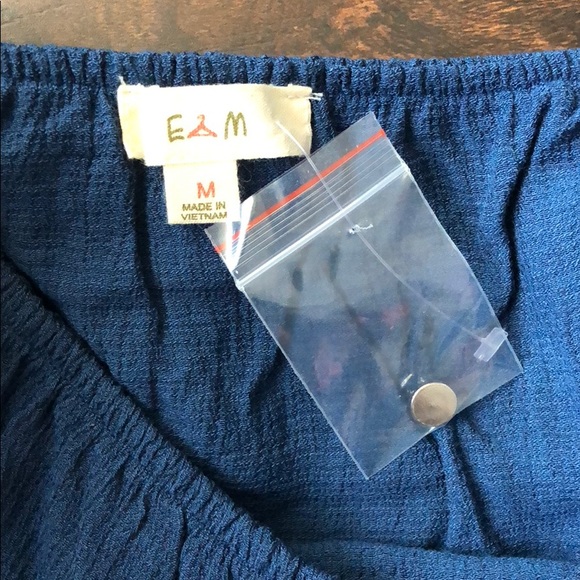 E&M Off the Shoulder Top - Picture 6 of 7